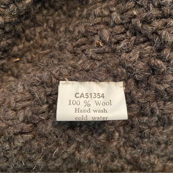 Buffalo Imports Trading Co wool cable knit sweater Athabasca AB. Canada handmade - Picture 14 of 15